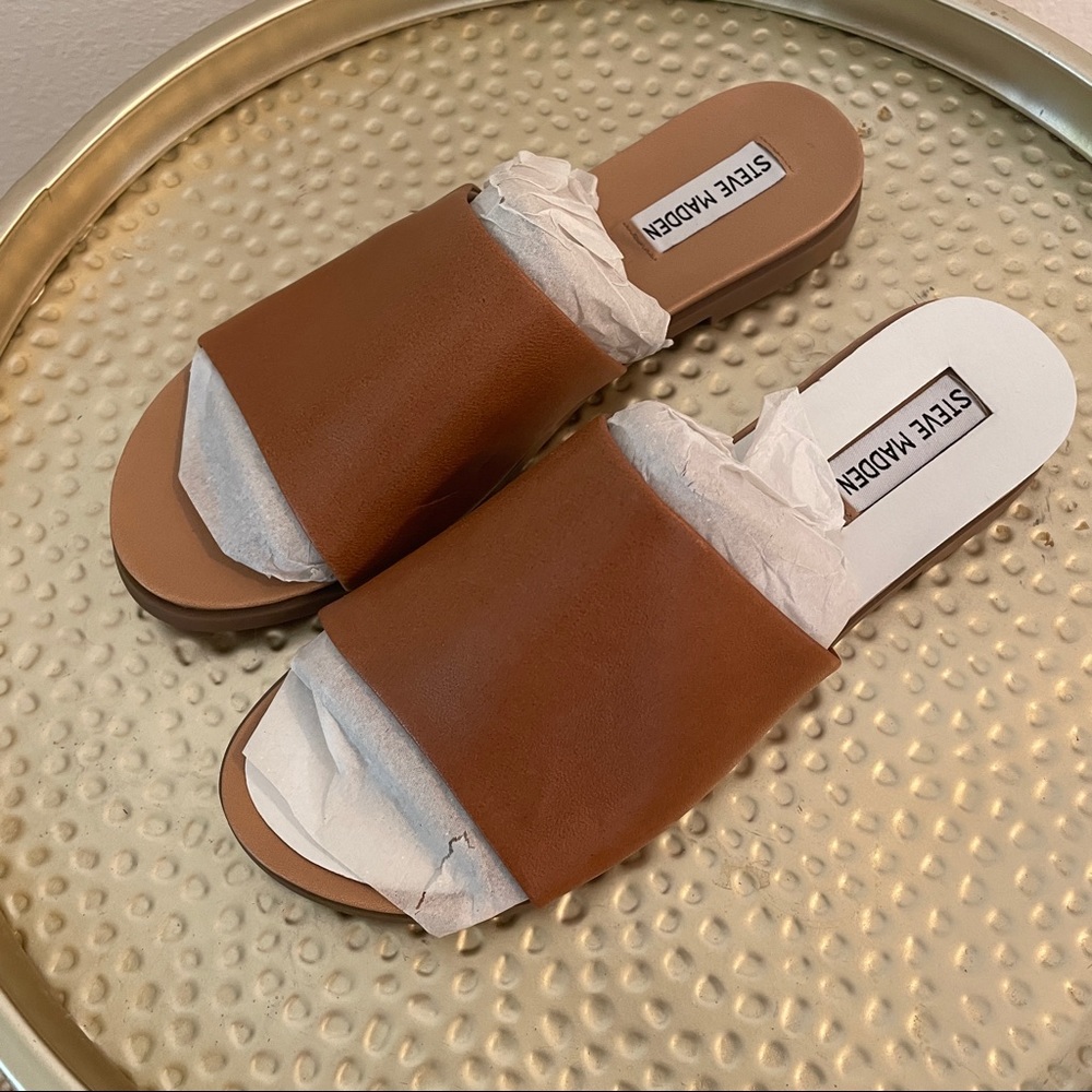 NWOT! Steve Madden brown leather flat sandals! NEVER WORN!